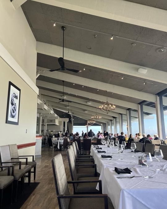 Nothing better than having dinner with a breathtaking view of the water.

#foodiesofsf #sffoodie #bayareafoodie #bayareafood #sfeats #berkeleyca #berkeleymarina #bayareaeats #bayarea #berkeleyeats