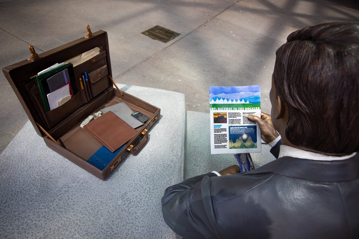 DENAirport's tweet photo. Great Scott! It's a bronze man hanging out at the Transit Center! The hair! The tie! The suit! 😎

He's a man on a mission to take a break. "Welcome to My Office" by Seward Johnson is our latest art piece highlighting essential lifestyles, habits and contemporary culture. https://t.co/VmuWdWaK8u