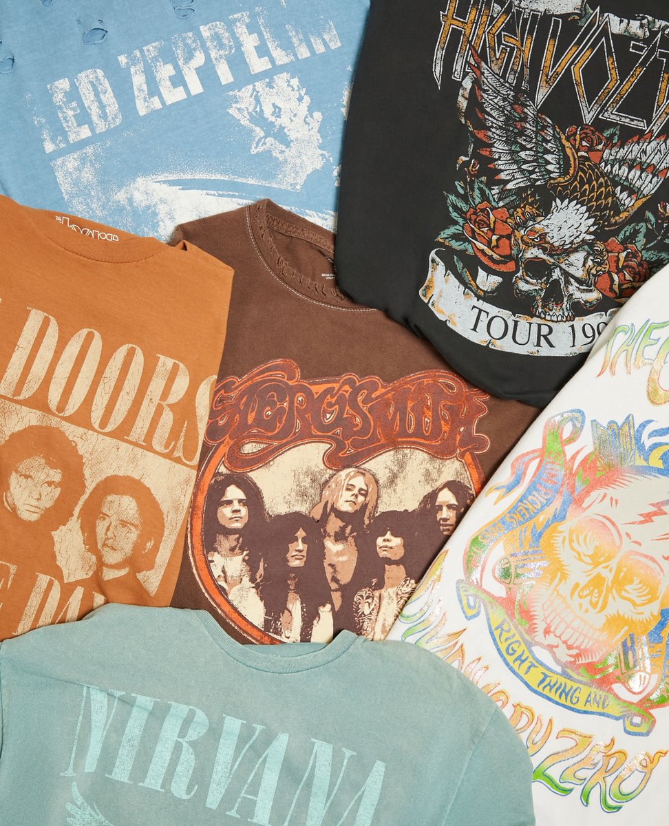 Forever21's tweet photo. UPGRADE YOUR GRAPHIC TEE COLLECTION 📚️
#backtoschooldeals #graphictees #logotees #howtostylegraphictees #f21plus #f21men https://t.co/Q3eSpCZ7nU