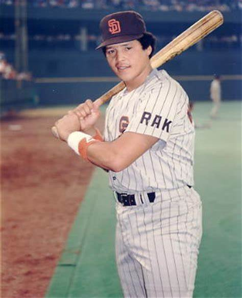 NLCarolynMuse's tweet photo. A #HappyBirthday to retired leftfielder/first baseman Carmelo Martínez (63). #Cubs #Padres #Phillies #Pirates #Royals #Reds #OrixBlueWave https://t.co/4STdt2gM9O