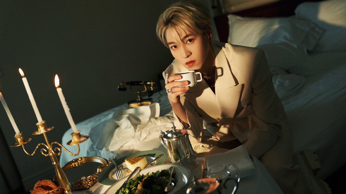 dramapotatoe's tweet photo. #Santa for a Tasaki evening banquet 

More - https://t.co/kDMaDydw4b https://t.co/QzS1FRASJD