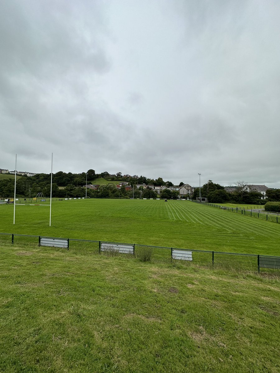 yrhendy2's tweet photo. Pitch is looking lovely๐๐ผ After some maintenance!
#hendyhendynawr #greenarmy https://t.co/17NOG83ZIK