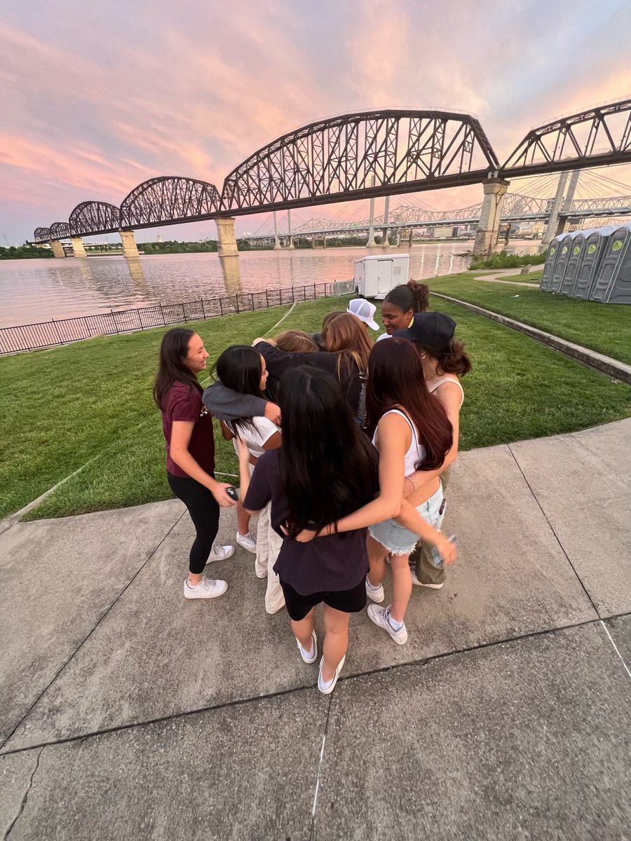 reesenoaaa's tweet photo. My AAU season has officially come to an end…Thank you @troopwestbb for the wonderful journey and the endless bonds I have made in the process! It’s been fun and I’m glad I got to experience it with the best group out there! 💛🖤 https://t.co/xdGj0QzH0k