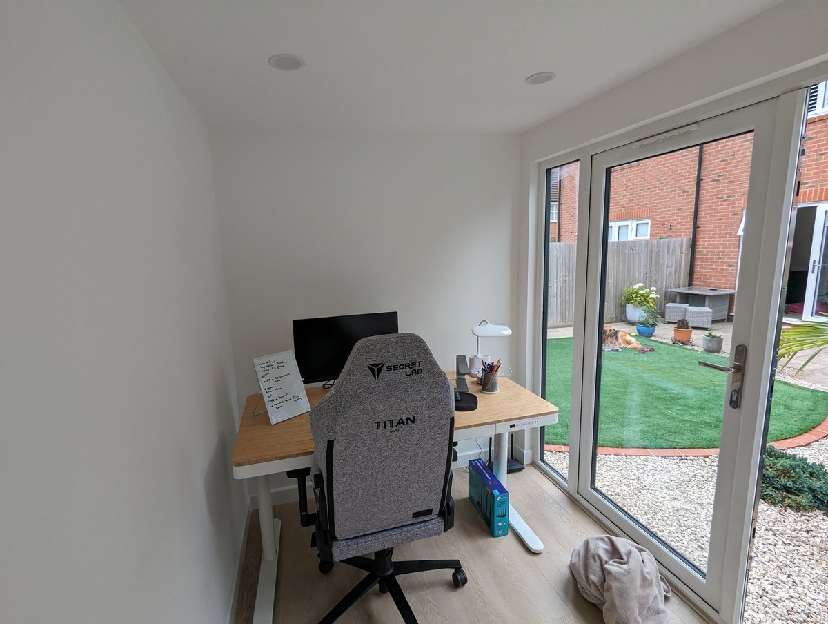 urbanescapes's tweet photo. Check out this garden office oasis which we recently completed for our customer Gemma 🤩

Read all about her new garden office here  https://t.co/9Vzdn8Zipo

#gardenoffice #gardenroom #gardenstudios #gardenpods https://t.co/Y1r0ASv8lj