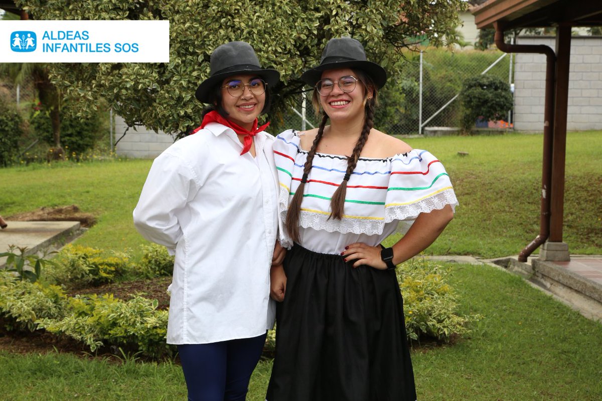 AldeasColombia's tweet image. Durante el primer día del Encuentro Nacional de la #RedSOS por Colombia 🇨🇴, los y las jóvenes compartieron algo de su cultura y realizaron actividades de integración para conocerse mejor y fortalecer sus vínculos. 🤗💙

#LaJuventudNosInspira #SomosAldeas #TBT