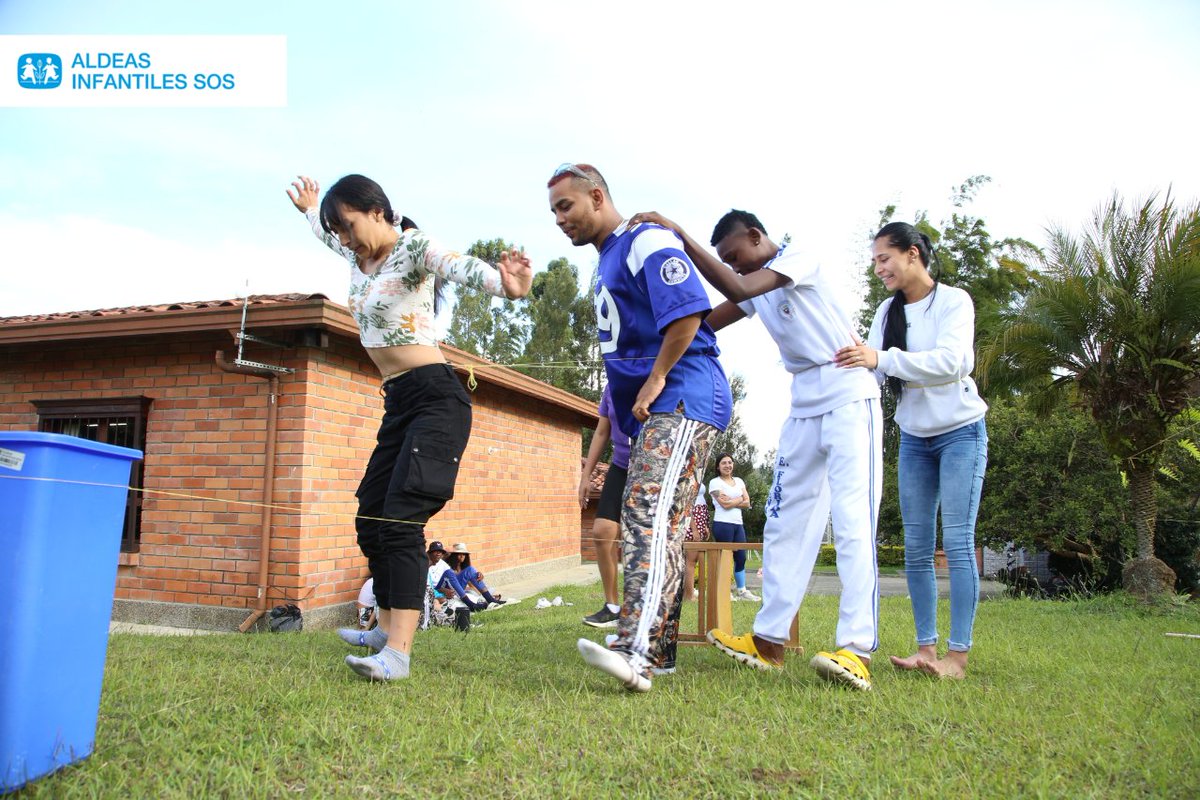 AldeasColombia's tweet image. Durante el primer día del Encuentro Nacional de la #RedSOS por Colombia 🇨🇴, los y las jóvenes compartieron algo de su cultura y realizaron actividades de integración para conocerse mejor y fortalecer sus vínculos. 🤗💙

#LaJuventudNosInspira #SomosAldeas #TBT