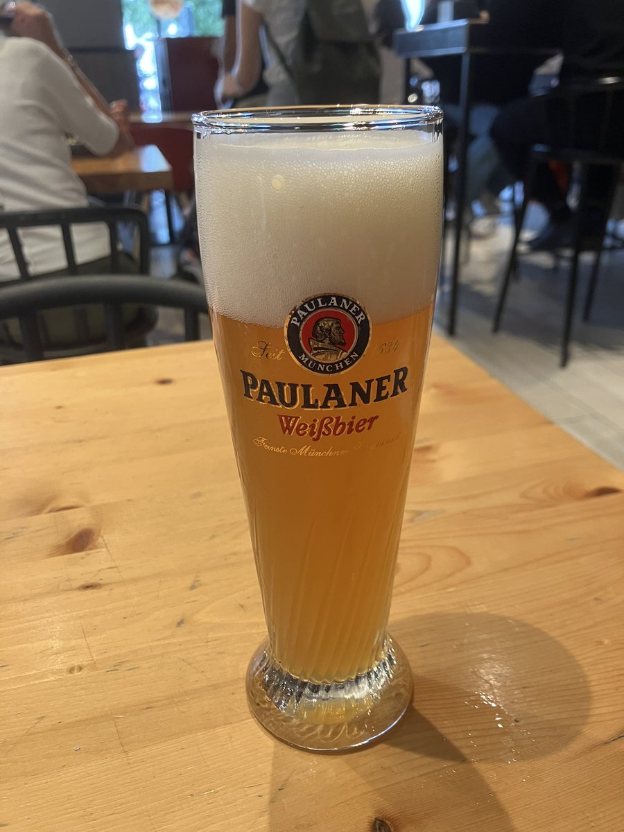 HelenNiMhuiri's tweet photo. Post-presentation beer 👍🏻 #ICCS23 https://t.co/p9Ypek68uH