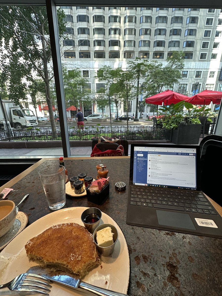 michgn's tweet photo. Not a bad day to start a work day! #TheWit #Chicago https://t.co/5xYP66Yp52