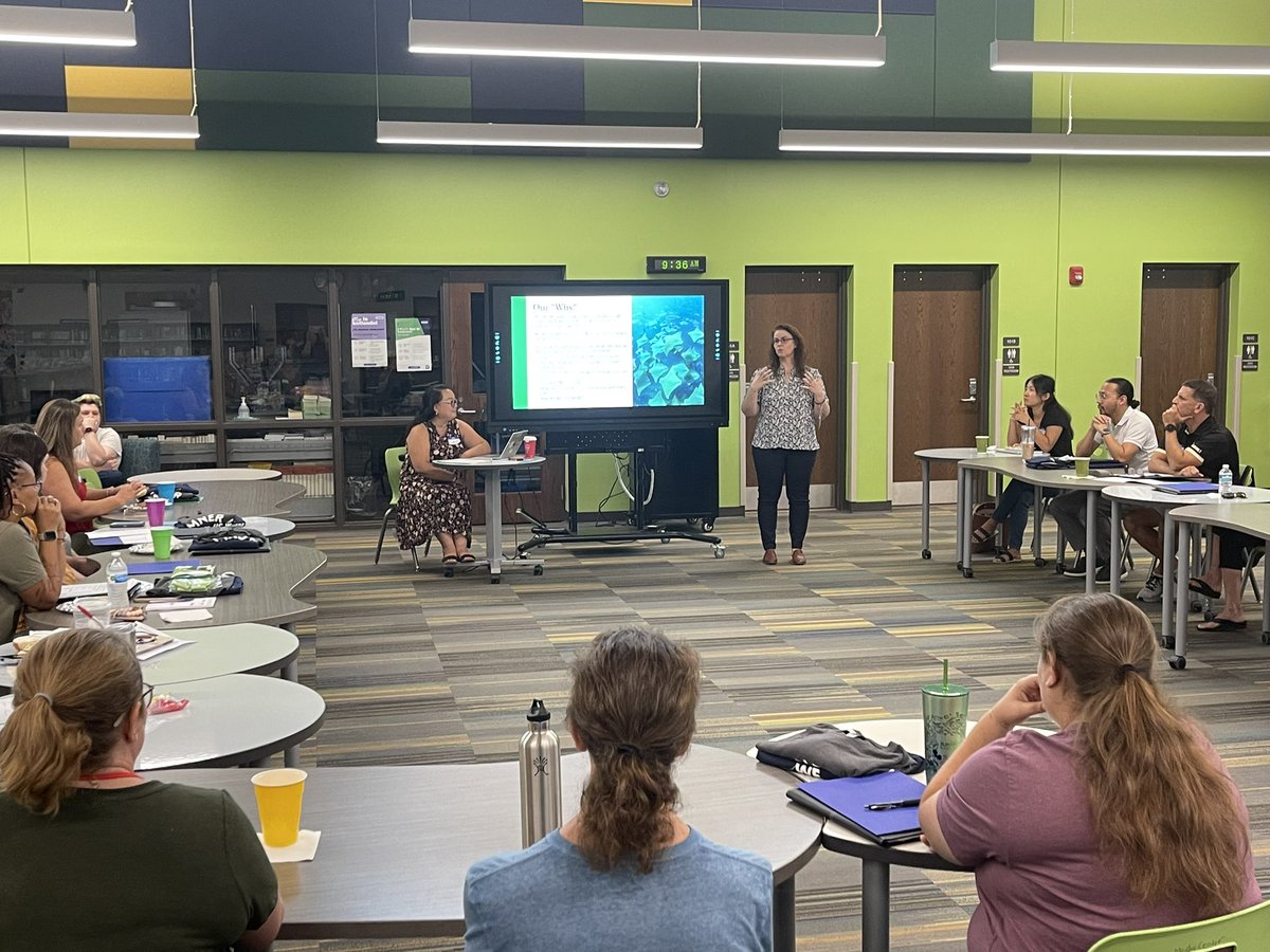 lesliewind1's tweet photo. Welcoming our new teachers to @HCPS_SumnerHS we are so excited to have you join our team! #weareconnected #stingraysbelieve #stingraysachieve https://t.co/GXysdmJsX2