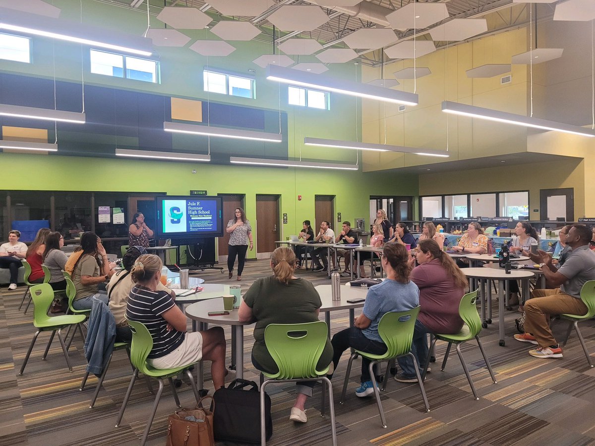 lesliewind1's tweet photo. Welcoming our new teachers to @HCPS_SumnerHS we are so excited to have you join our team! #weareconnected #stingraysbelieve #stingraysachieve https://t.co/GXysdmJsX2
