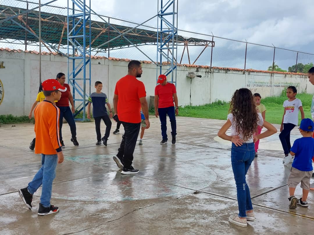 FNNSimon's tweet photo. Aproximadamente 200 niños, niñas y adolescentes de las Casas de los Niños de nuestra regional Apure disfrutan de diversas actividades de esparcimiento durante estos primeros días del plan vacacional 2023 “Mundo de Colores” @PresidencialVen @ConCiliaFlores @elninosimonapu1 https://t.co/VOAcA1YIHO