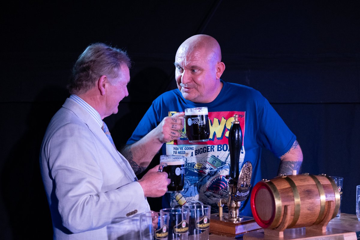 This time last week our #TheakstonAward winner for 2023 was revealed! Simon Theakston presented @MWCravenUK with the coveted engraved cask before they celebrated The Botanist's success with a pint of Old Peculier. Fab pic from @Silverginger #TheakstonsCrime @Theakston1827