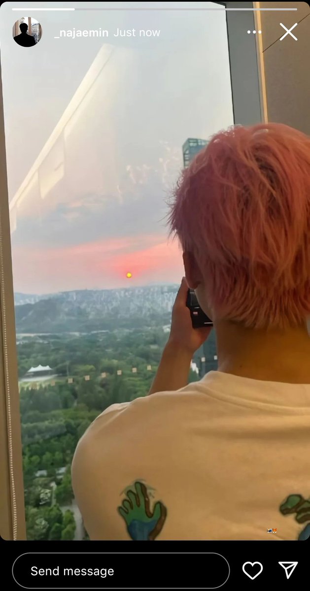 rjlauve's tweet photo. soft launching,
— a #renmin mini au

.... wherein artist!jm decided to soft launch his boyfriend, rj, in his own way (read: posting pictures of him that rj took) https://t.co/UqdPKt5gTI