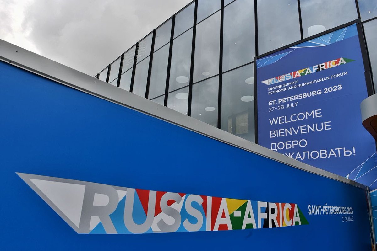 Today and tomorrow there is a potentially game-changing geo-political summit – the #RussianAfricaSummit in St. Petersburg – taking place at a crucial time. The grain deal is dead and Russia is in desperate need of new allies … A 🧵:  (1/11)
