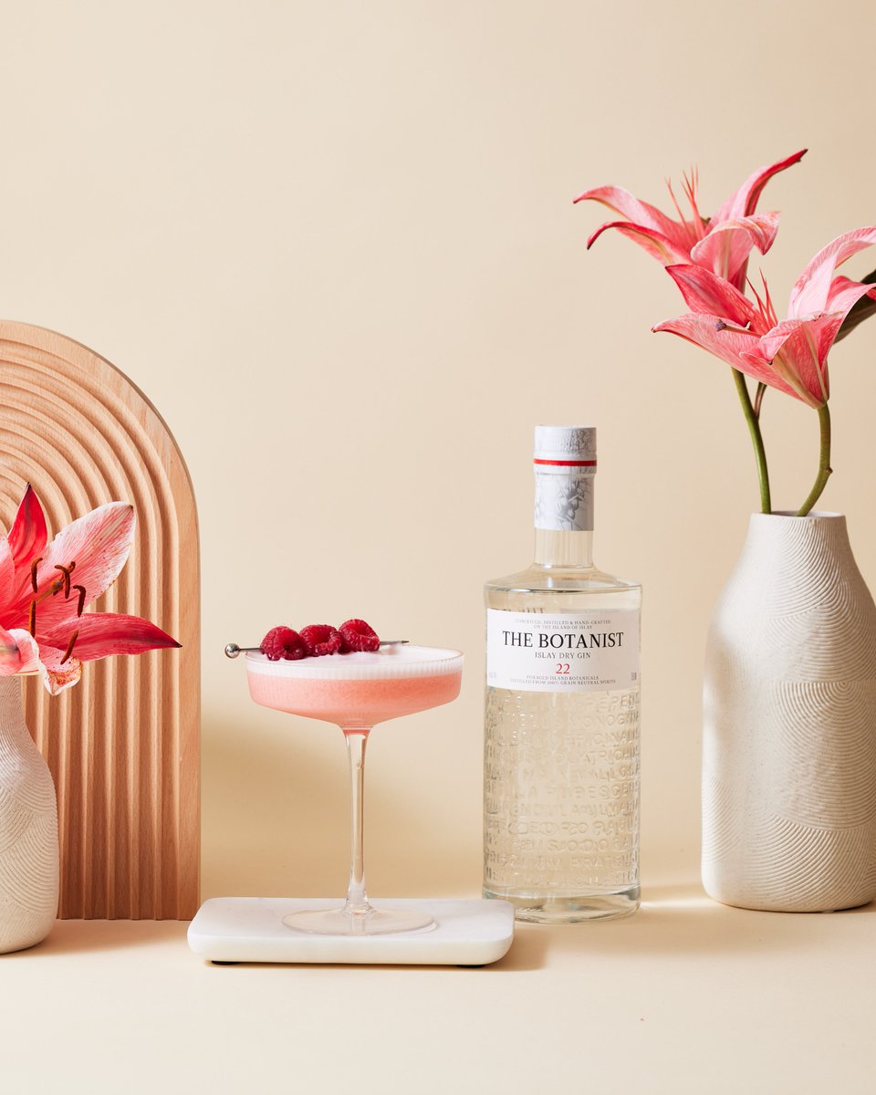 thebotanistgin's tweet photo. Looking for the perfect Thursday night #cocktail? Think pink... 🍸

#BrunchSips #BrunchCocktails #GinCocktailRecipe #ScottishGin #TheBotanistGin #martini #cloverclub #raspberry #sherry #pink https://t.co/Em7zT2rRwD