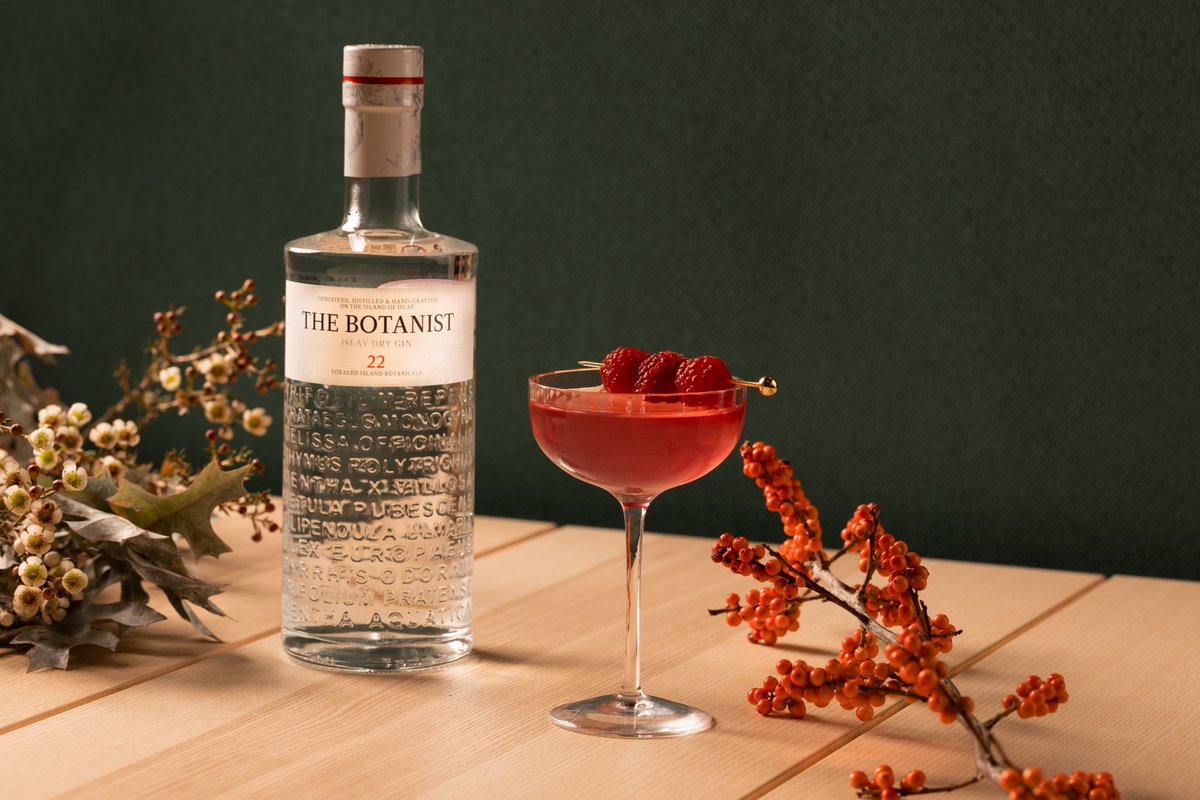 thebotanistgin's tweet photo. Looking for the perfect Thursday night #cocktail? Think pink... 🍸

#BrunchSips #BrunchCocktails #GinCocktailRecipe #ScottishGin #TheBotanistGin #martini #cloverclub #raspberry #sherry #pink https://t.co/Em7zT2rRwD