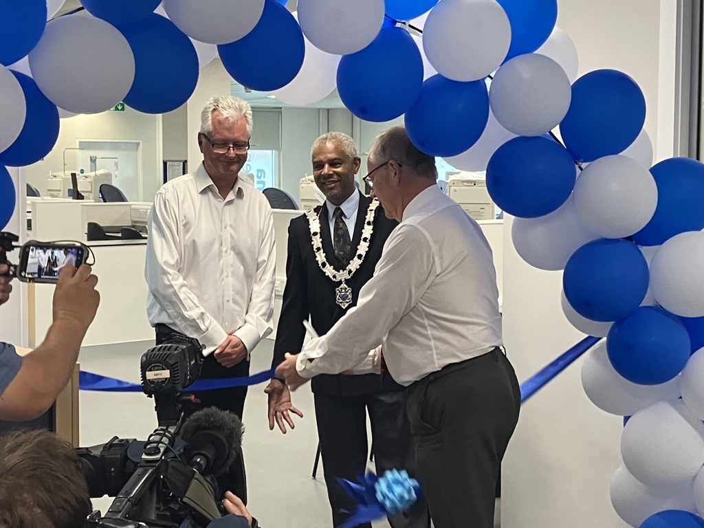 It’s official! Our newly refurbished #Reading Plasma Donor Centre is OPEN!! 🙌

We hope to collect 5,000 more donations every year, as a result.

If you’d like to #GivePlasma here, our team would love to meet you!

Click to register interest ➡️ bit.ly/3rQyRpI