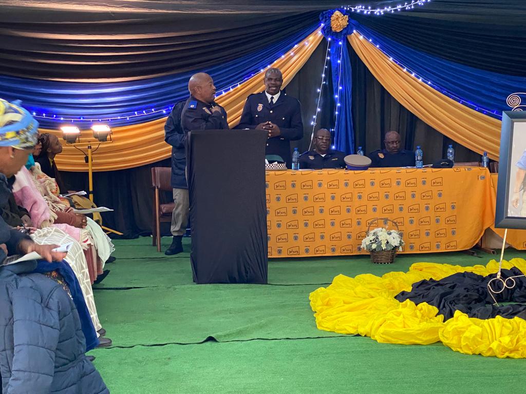 JoburgMPD's tweet photo. #JMPD leadership & staff have joined the Thoka & Makhubele families for the memorial service of Officer E Thoka & Officer V Makhubele at JMPD Wemmer Complex
Our Heartfelt Condolences to their families, friends & colleagues May their souls Rest in Eternal Peace #RIPColleagues๐๐ฎ๐พโโ๏ธ https://t.co/XGiRSg0Ruj