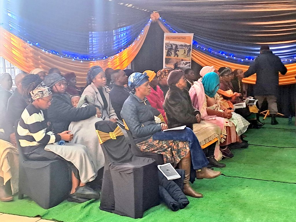 JoburgMPD's tweet photo. #JMPD leadership & staff have joined the Thoka & Makhubele families for the memorial service of Officer E Thoka & Officer V Makhubele at JMPD Wemmer Complex
Our Heartfelt Condolences to their families, friends & colleagues May their souls Rest in Eternal Peace #RIPColleagues๐๐ฎ๐พโโ๏ธ https://t.co/XGiRSg0Ruj