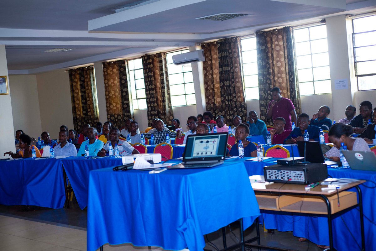 primebc1's tweet image. Shem emphasizes the significance of data collection during the screening of Team Sayari! Discover how data-driven insights empower us to make informed decisions for better conservation and environmental protection. #DataDrivenConservation #EnvironmentalProtection #TeamSayari