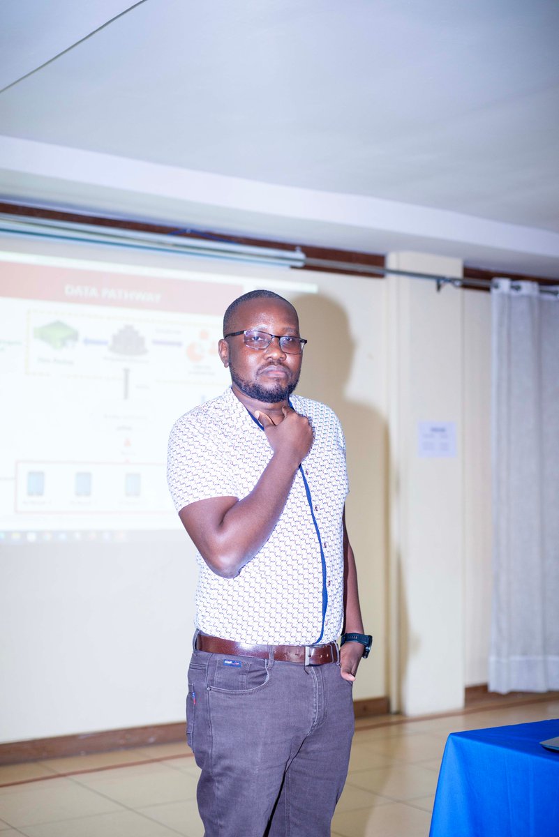 primebc1's tweet image. Shem emphasizes the significance of data collection during the screening of Team Sayari! Discover how data-driven insights empower us to make informed decisions for better conservation and environmental protection. #DataDrivenConservation #EnvironmentalProtection #TeamSayari