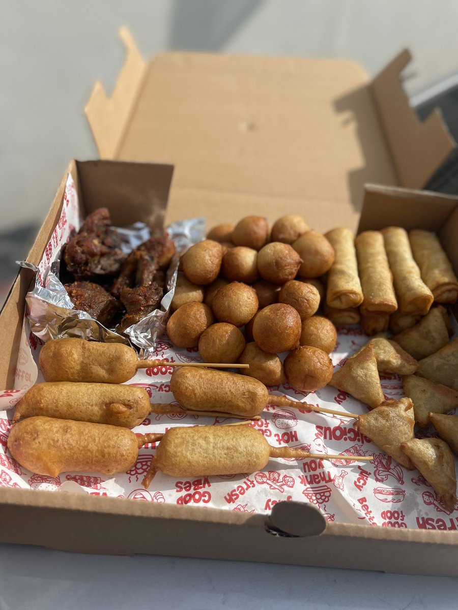 d_dharmii's tweet photo. What are you having this sunny afternoon????
Why not order a box of delicious smallchops from me, I even add a bottle of chilled coke https://t.co/3qLrVEK0PD