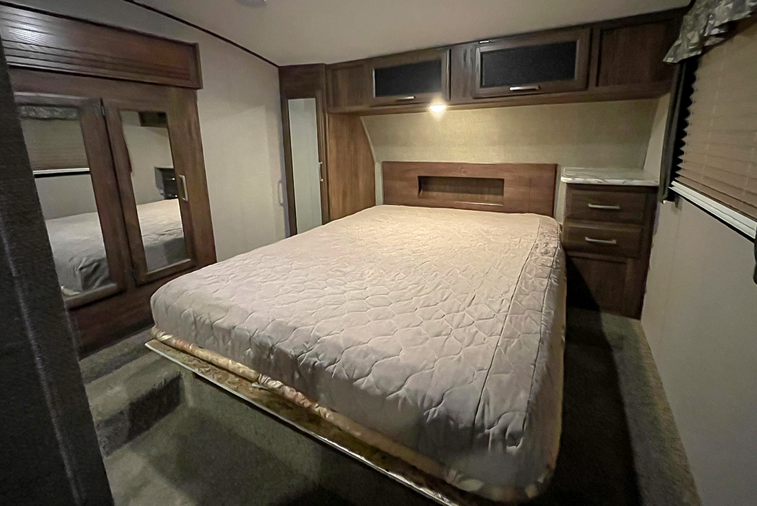 SylvanLakeRV's tweet image. Spacious, convenient and lightweight are three words to describe this 2017 Keystone Cougar Half-Ton Series 5th wheel model 279RKSWE (Stock #5341).

sylvanlakerv.com/listings/2017-…

#PreOwnedRV #rvforsale #reddeer #alberta #5thwheel