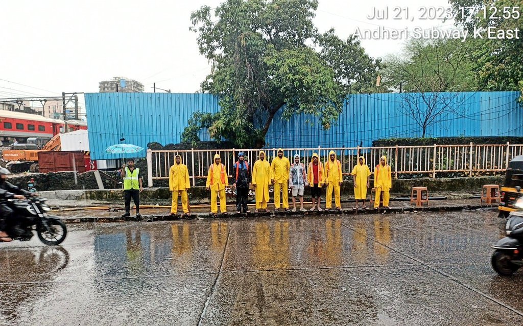 mybmc's tweet photo. 🌧️ #MumbaiRains Update 🌧️

Dear citizens, we understand the challenges heavy rains pose, but we're proud to share that your BMC is working tirelessly to keep the city moving! 🏙️

Despite the heavy downpour, Andheri subway was closed for only 22 minutes! 🚇 

Our dedicated team swiftly cleared major water logging at multiple spots across the city within minutes. 💧🚦

Your safety is our top priority, and we're committed to ensuring smooth travel during these monsoons. 

Stay connected for further updates and remember to drive cautiously.

Together, we'll conquer the rain! ☔ #MumbaiMonsoons #BMCcares
