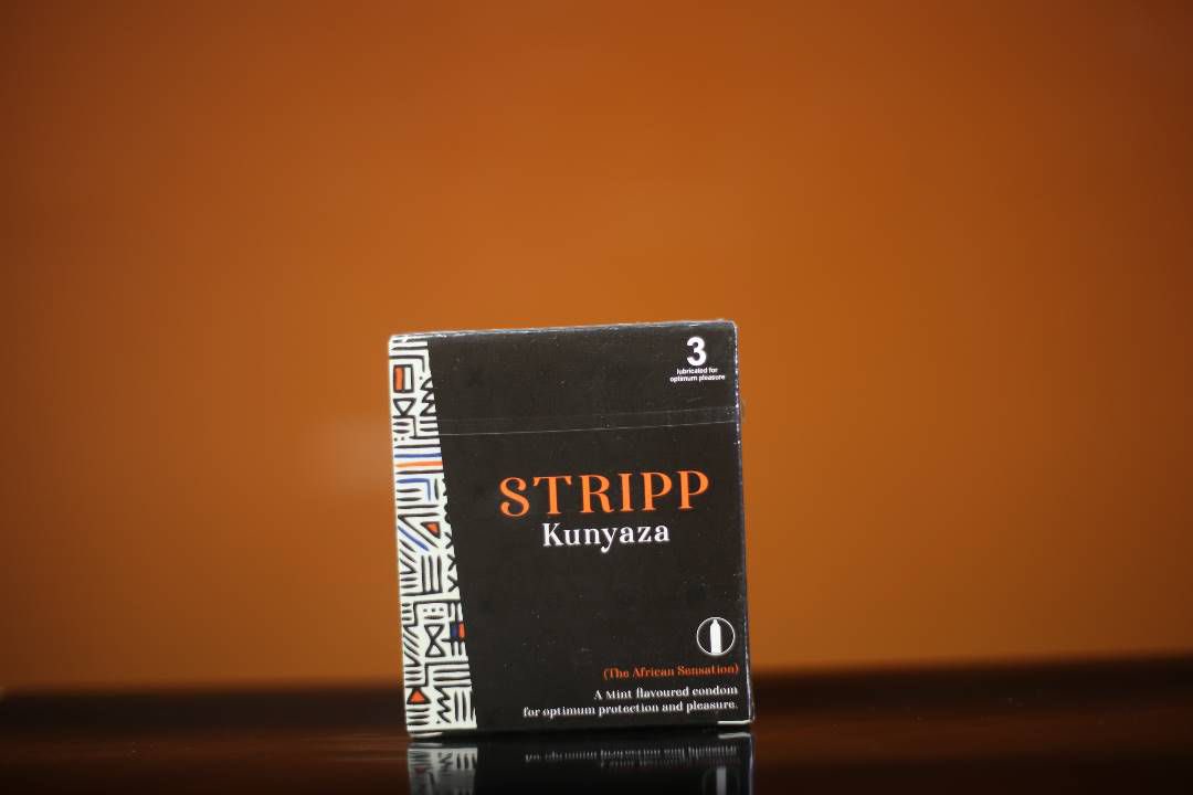 strippcondom's tweet photo. @IanWright0 @thenff THE AFRICAN SENSATION ! Just pay them ! #StrippCondom https://t.co/knJyI9pUBT