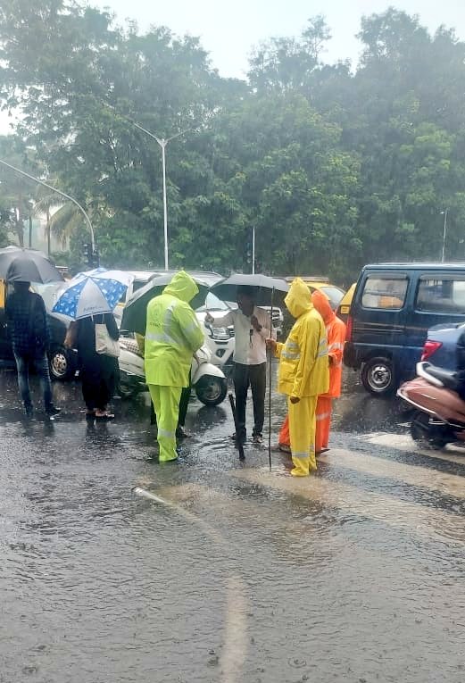 mybmc's tweet photo. 🌧️ #MumbaiRains Update 🌧️

Dear citizens, we understand the challenges heavy rains pose, but we're proud to share that your BMC is working tirelessly to keep the city moving! 🏙️

Despite the heavy downpour, Andheri subway was closed for only 22 minutes! 🚇 

Our dedicated team swiftly cleared major water logging at multiple spots across the city within minutes. 💧🚦

Your safety is our top priority, and we're committed to ensuring smooth travel during these monsoons. 

Stay connected for further updates and remember to drive cautiously.

Together, we'll conquer the rain! ☔ #MumbaiMonsoons #BMCcares