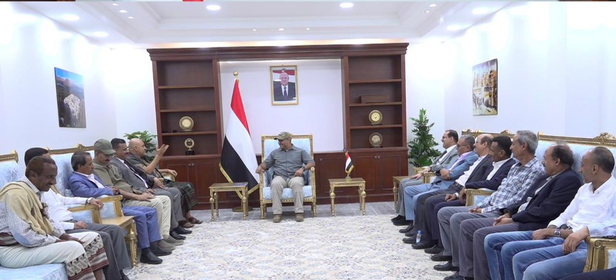 tarikyemen's tweet photo. ترأست اليوم اجتماعا ضم السلطة المحلية وكافة فروع الاحزاب السياسية في محافظة تعز.
نقلت لهم اهتمام مجلس القيادة وناقشنا اوضاع المحافظة وجبهاتها العسكرية والسياسية والاجتماعية.
التعددية مكسب جمهوري، في مواجهة الكهنوت والسلالية. https://t.co/ZZVvRbcRIx