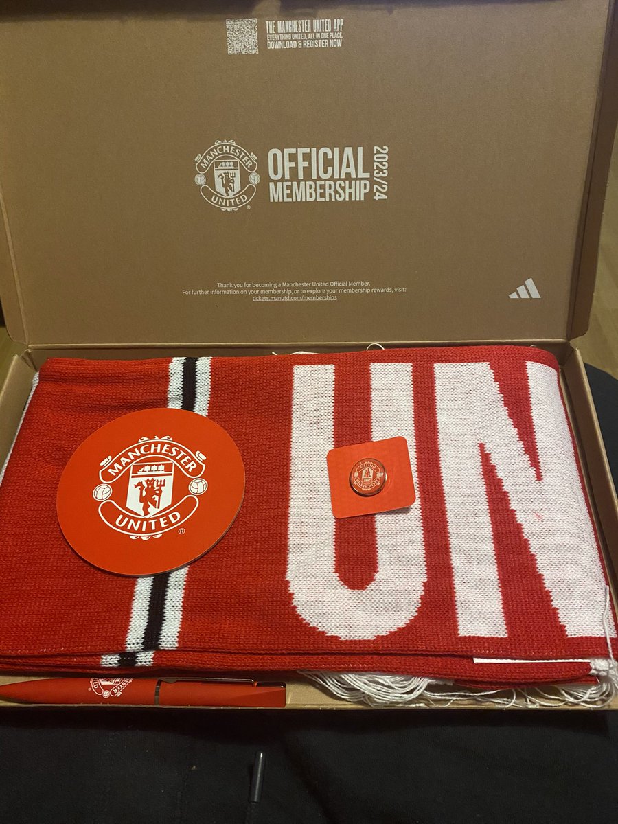 Papa_Fololo's tweet photo. The collection is growing! Cheers 👌🏿@ManUtd https://t.co/Brxanjpd2l