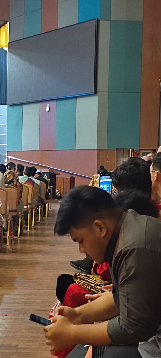 Timunlebam's tweet photo. Member sedia nk rakan syair 🤣🤣

#MMSAsasiDiploma23_24  #UniSZAPastiTahu #FKSNelang https://t.co/aNvysEDU0J