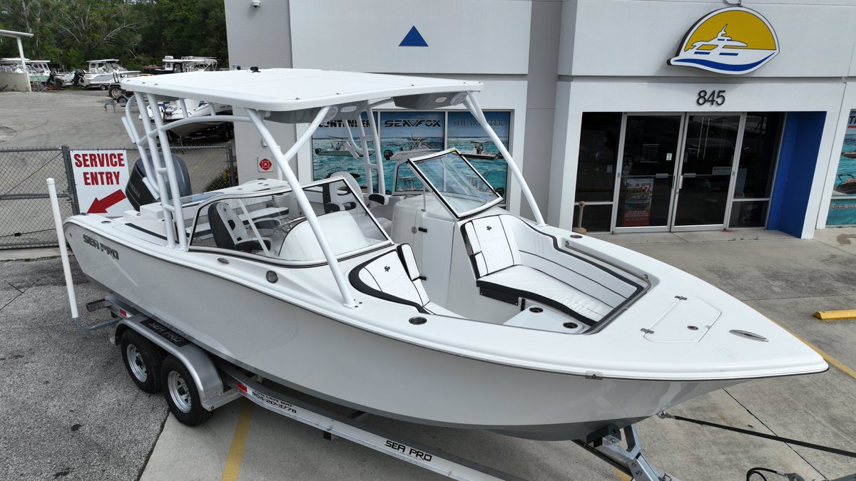 WaylenBayMarine's tweet photo. 📷 Just In!!!! 2024 Sea Pro 240 Sport!!!! 📷
This boat has everything you need to go cruising or fishing with the family! The Sea Pro 240 Sport has full bow seating, rear live well, plenty of rod holders and many other amenities. https://t.co/YjtDp4jh13