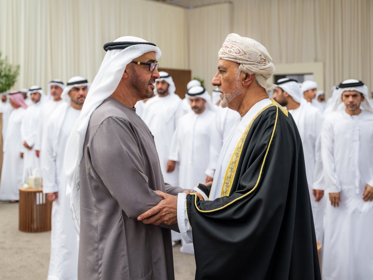 📸 | مبعوثًا من لدن جلالةِ السُّلطانِ المعظّم -حفظه الله ورعاه- قام صاحب السُّمو السَّيد #شهاب_بن_طارق آل سعيد نائب رئيس الوزراء لشؤون الدفاع بنقل تعازي ومواساة جلالته إلى أخيه صاحب السُّمو الشيخ رئيس دولة #الإمارات العربية المتحدة الشقيقة في وفاة المغفور له -بإذن الله تعالى-