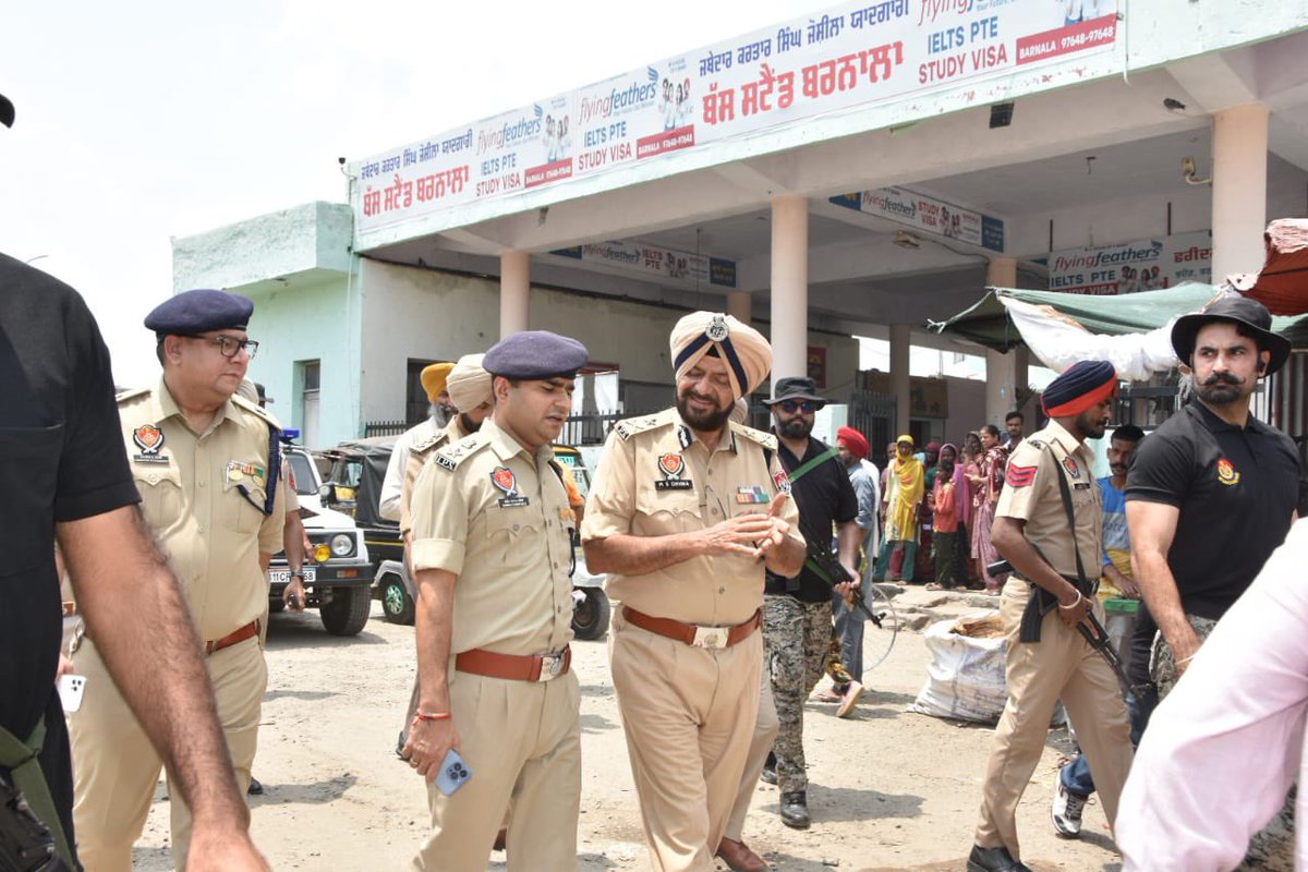PatialaRange's tweet photo. IGP Patiala leads a targeted Cordon &amp; Search Operation to combat drug menace and tackle anti-social elements in the Patiala Range districts.

#PunjabPoliceCASO #Punjab #Barnala https://t.co/gyWyMJRbW8