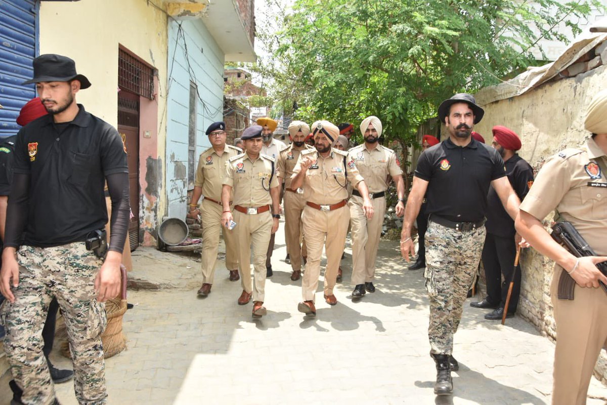 PatialaRange's tweet photo. IGP Patiala leads a targeted Cordon &amp; Search Operation to combat drug menace and tackle anti-social elements in the Patiala Range districts.

#PunjabPoliceCASO #Punjab #Barnala https://t.co/gyWyMJRbW8