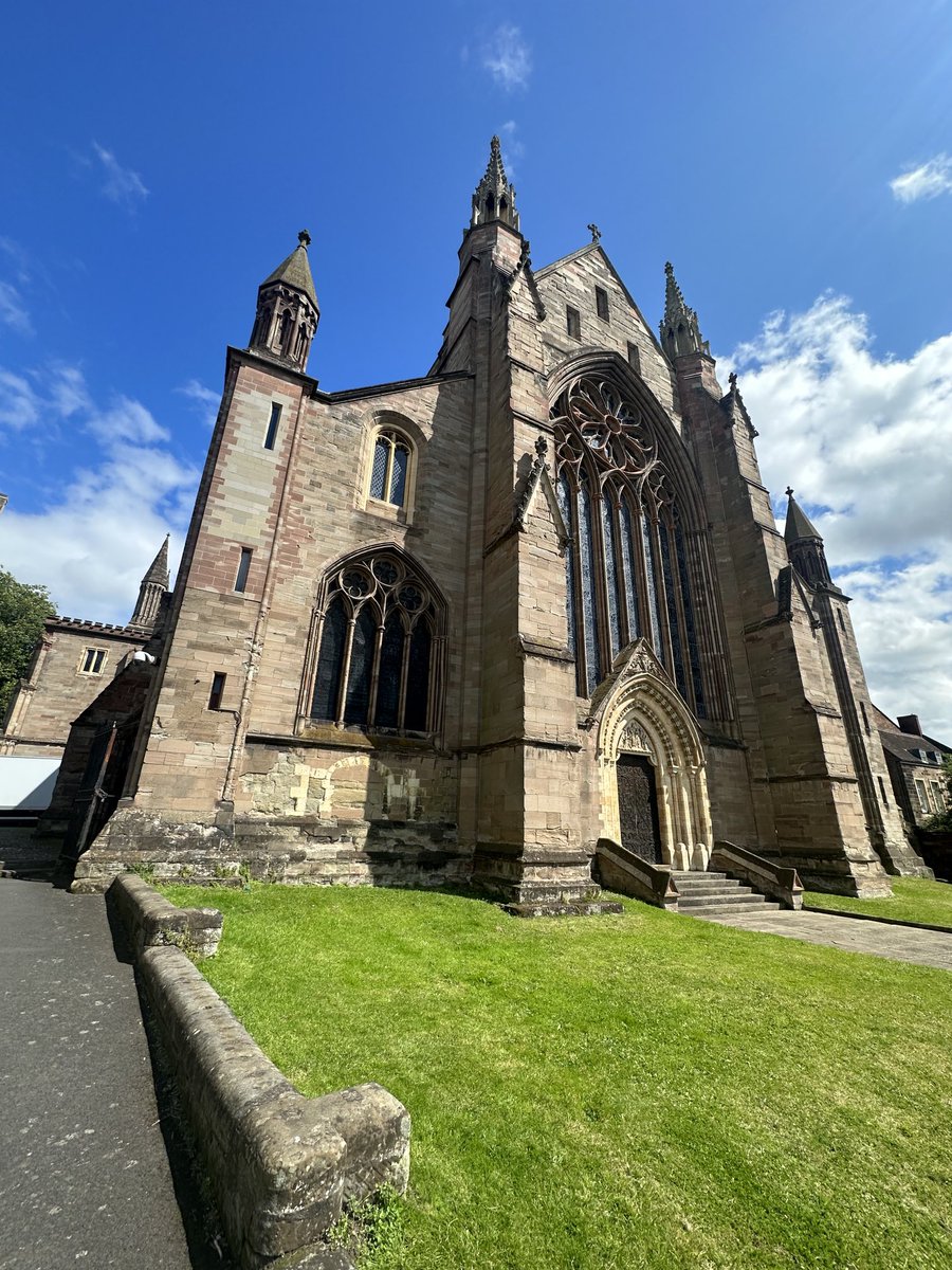 ENortonHistory's tweet photo. Beautiful Worcester Cathedral. Built in the site of an Anglo-Saxon cathedral, the earliest parts of the current building are 12thC, with many later additions. The tomb memorials inside are particularly impressive. #worcestercathedral https://t.co/VYsubmVCCV