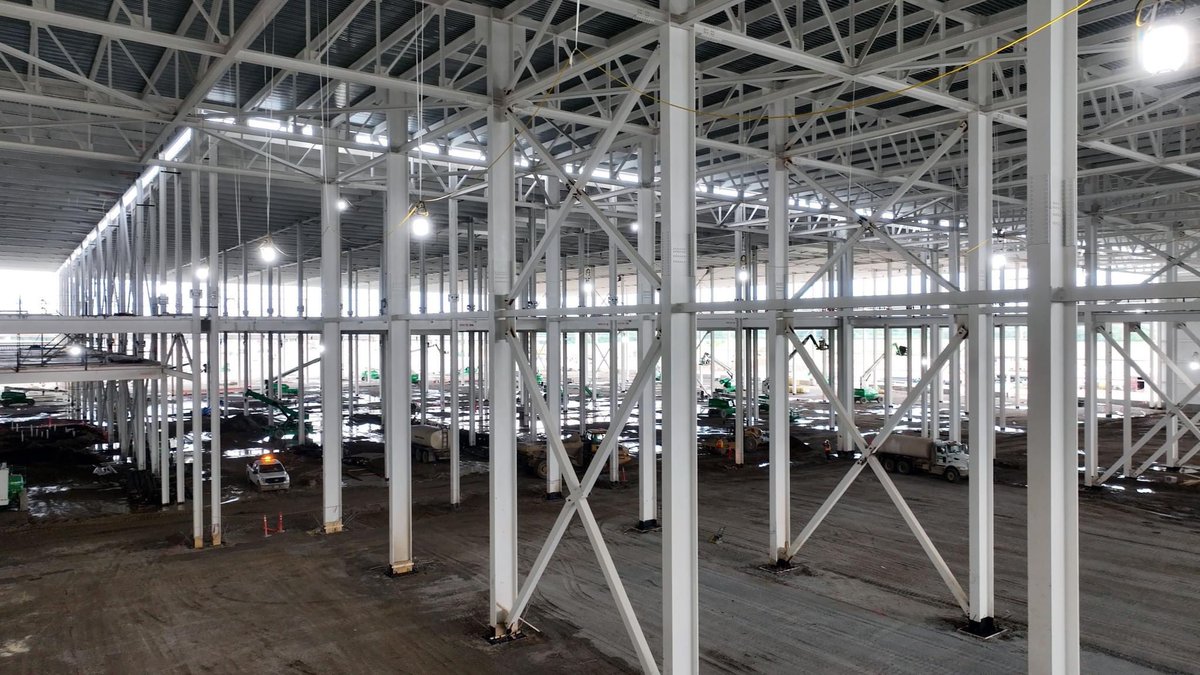 Take a look at what’s going on inside the #BlueOvalSK battery plant at <a href="/blueovalcity/">Ford at BlueOval City</a> in Stanton, TN! #Fact: BlueOval SK battery plants will be climate controlled and a good portion of the facilities will operate in a dust-free environment. blueovalsk.com #BlueOvalSK_TN