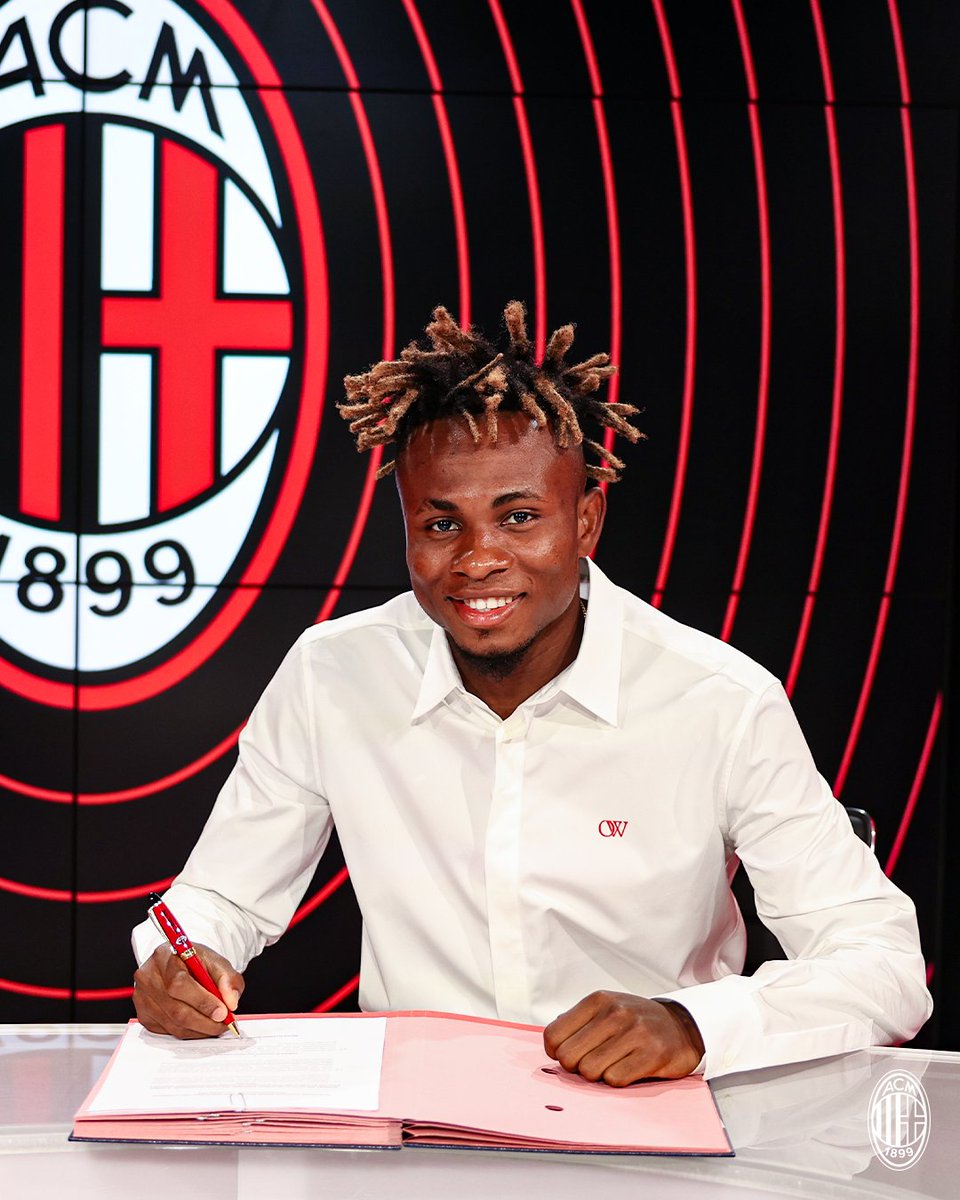 acmilan's tweet photo. ✍️ It's official: Samuel is Rossonero! 🆕🔴⚫ 

#ACMQuest #SempreMilan https://t.co/4Uqhf6i3Ac