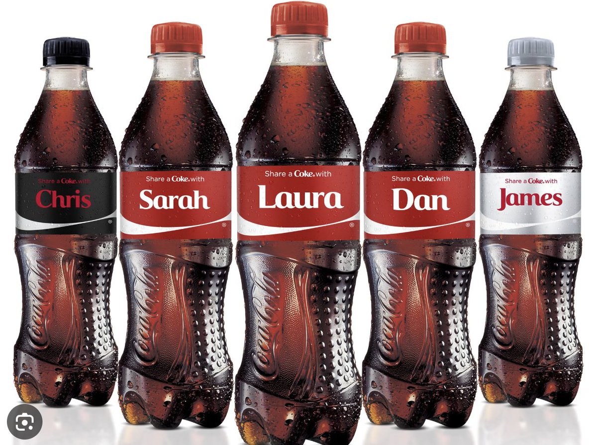 louispille3D's tweet photo. @cocacolafr a révolutionné le marketing avec sa campagne "Share a Coke". Le concept était simple mais puissant :

Remplacer le logo traditionnel par #Shareacoke with [Prénom]" ce qui nous incitait à chercher nos bouteilles portant les prénoms de nos proches. https://t.co/X3FvSNRfbX