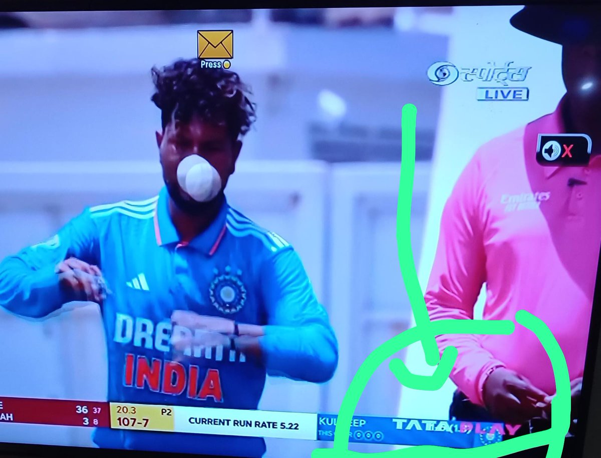 shirishsn's tweet photo. Tata play logo obscures bowlers figures https://t.co/HBried9WS9