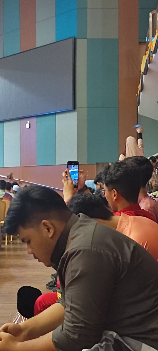 Timunlebam's tweet photo. Semangat betol dia ni 😃
#MMSAsasiDiploma23_24 #UniSZAPastiTahu #FSKNelang https://t.co/aO5HQFngaY