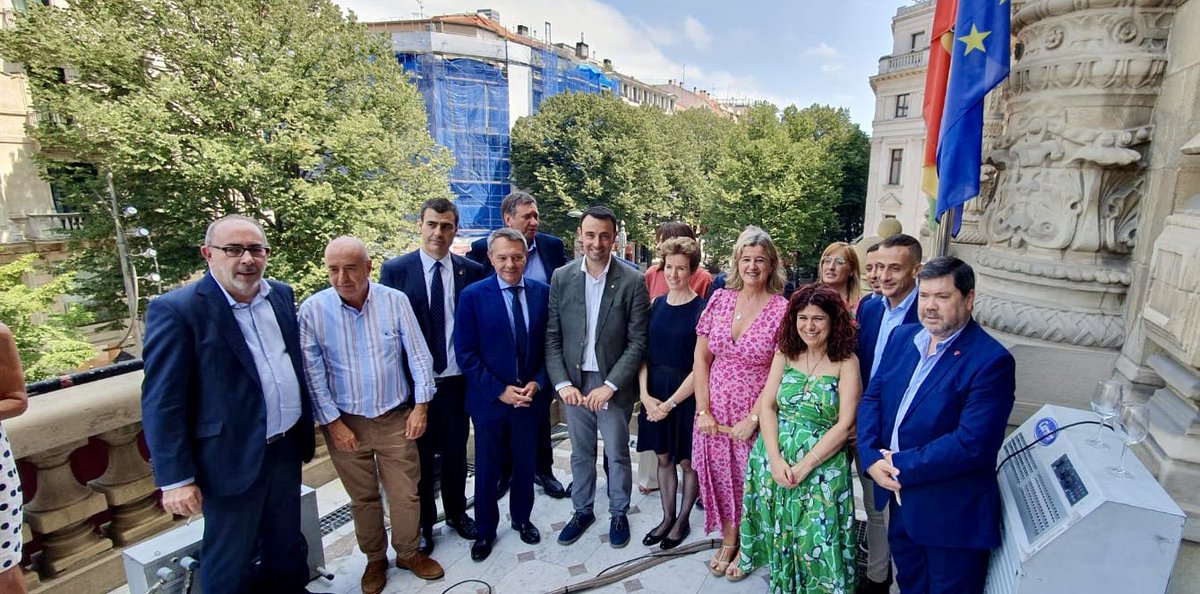 PSE-EE BIZKAIA (@psebizkaia) on Twitter photo 🌹<a href="/PSEBizkaia/">PSE-EE BIZKAIA</a> en la tradicional recepción en la Diputación Foral de #Bizkaia, con motivo de la festividad de San Ignacio.
<a href="/socialistavasco/">Socialistas Vascos - Euskal Sozialistak / ❤️</a> 🌹<a href="/PSEBizkaia/">PSE-EE BIZKAIA</a> en la tradicional recepción en la Diputación Foral de #Bizkaia, con motivo de la festividad de San Ignacio.
<a href="/socialistavasco/">Socialistas Vascos - Euskal Sozialistak / ❤️</a>