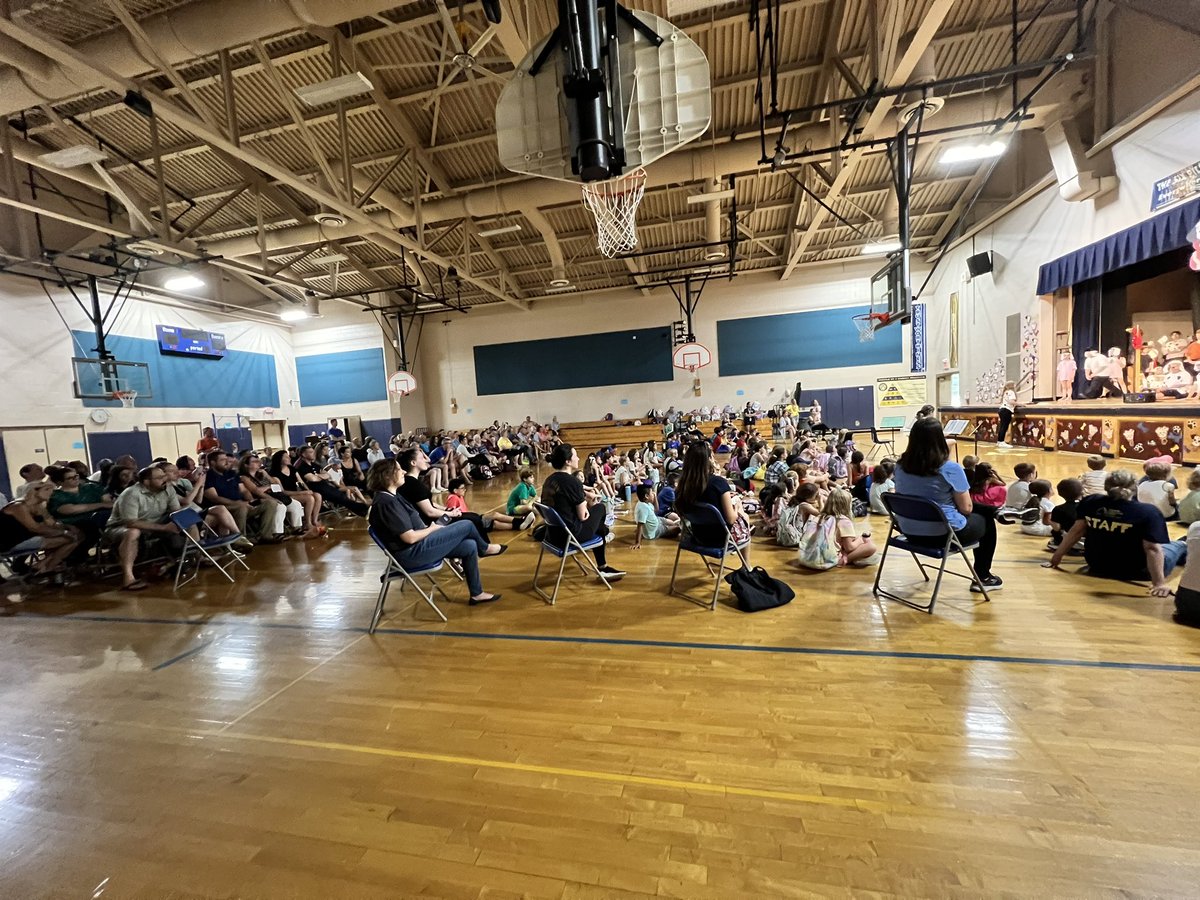 MsJennFischer's tweet photo. It’s a full house here @datersocial supporting the kiddos performing 101 Dalmatians! GREAT JOB to all performers and the production crew! 🖤🤍 https://t.co/dPWK2ukfqw