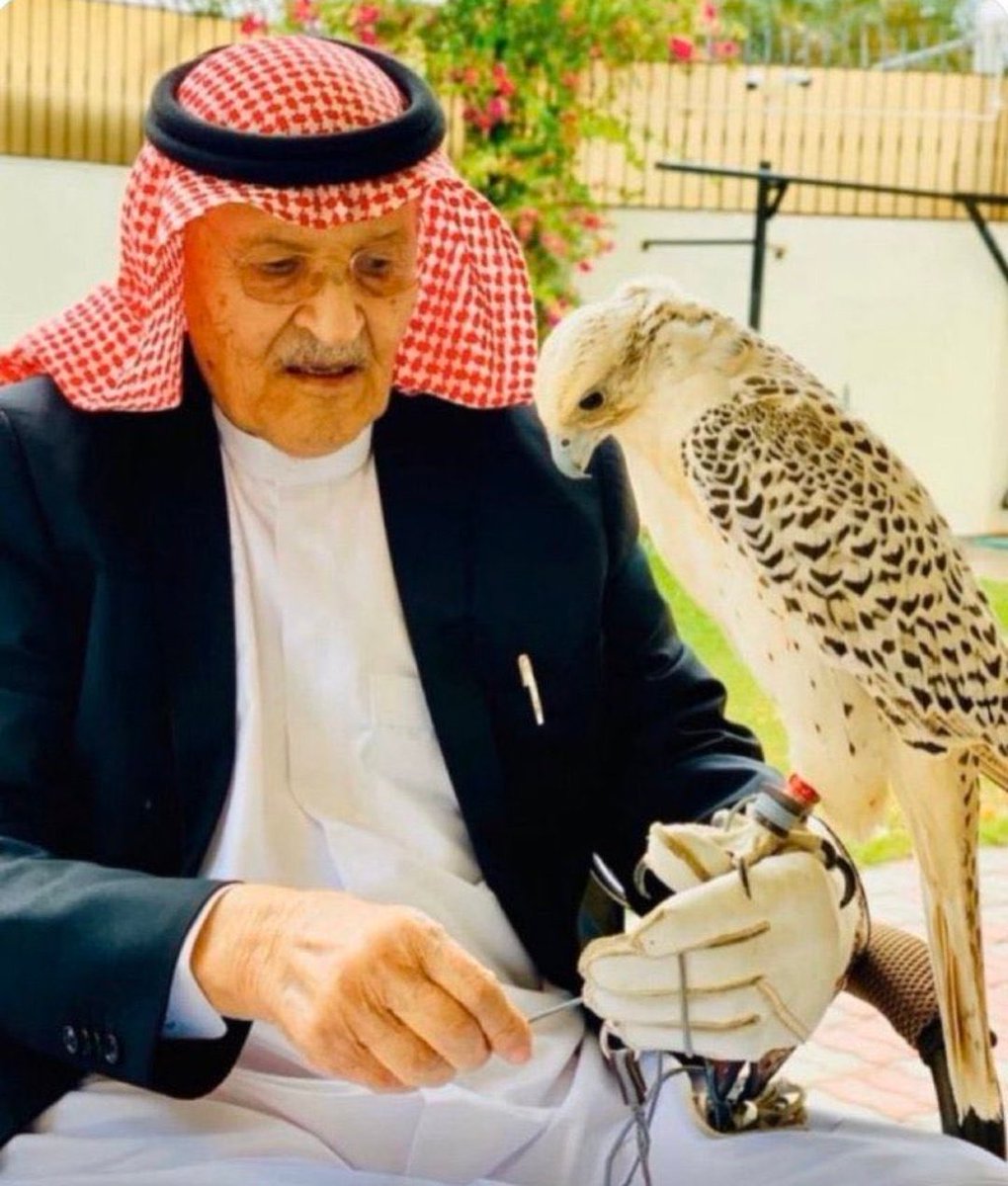 خالص العزاء 
لأنفسنا ولعموم أبناء قبيلة عنزه وإلى أسرة الهذال الكريمه
بوفاة المغفور له بإذن الله تعالى 
شيخ قبيلة عنزه

متعب المحروت الهذال

رحم الله الفقيد رحمة واسعة وغفر له وأسكنه الفردوس الأعلى وألهم أهله وذويه الصبر والسلوان 

إنا لله وإنا إليه راجعون