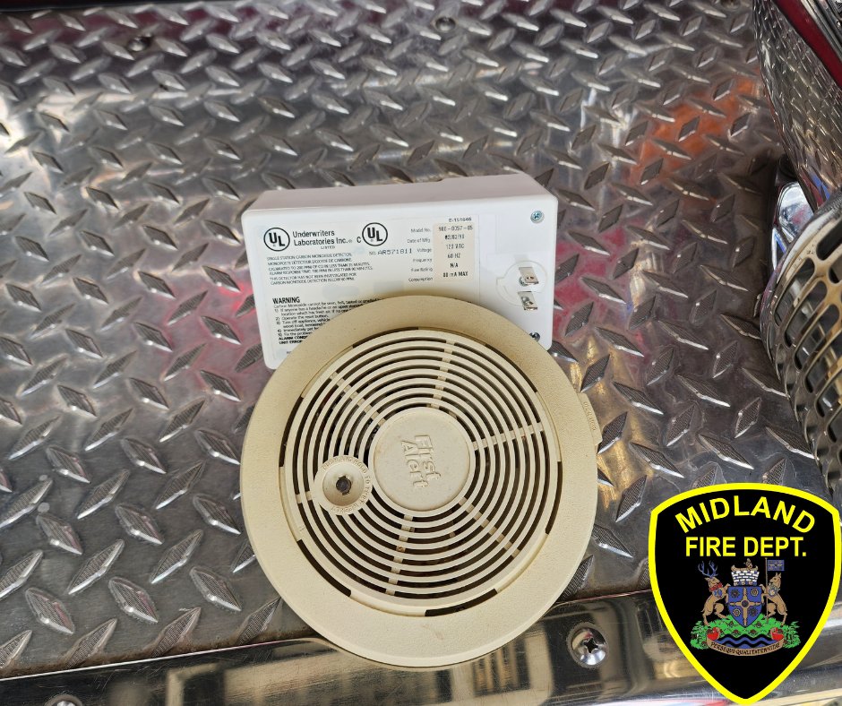 MidlandFire's tweet photo. Another positive outcome from a seniors presentation conducted by FPO McLean in @MidlandON. Two alarms were changed out, both from the 90s.
Please check your smoke and CO alarms to ensure they are less than 10 years old and function properly. https://t.co/Jf0XRgLH5Q