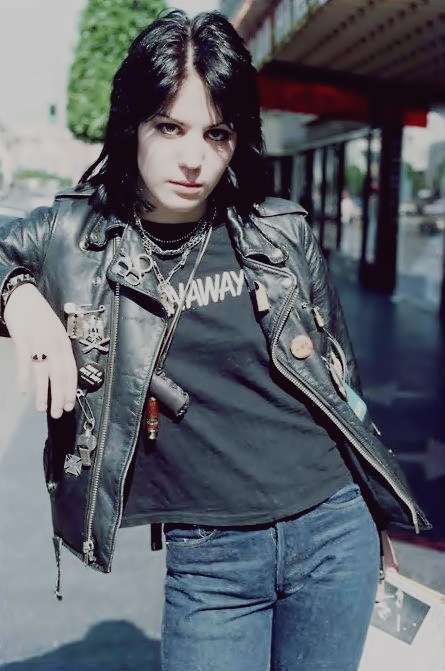bricksrickk's tweet photo. Words can’t describe how quickly I would’ve folded like a lawn chair for Joan Jett in the 80’s https://t.co/kl7MaWzSUo