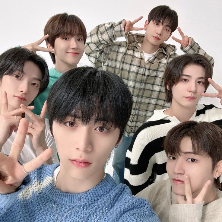 ONEDOORGARDEN's tweet image. [💌] ⤸
From:@taesanani 🍓
For:@taesantics @j_unhyeon @silnextdoor 🏡

Message:hii, i love you all even tho we haven’t talked much, ty for letting me vent abt my life in y’all dms, ty for your advices, i will never forget it💗hope u all are always happy &amp;amp; know dat (1/2)