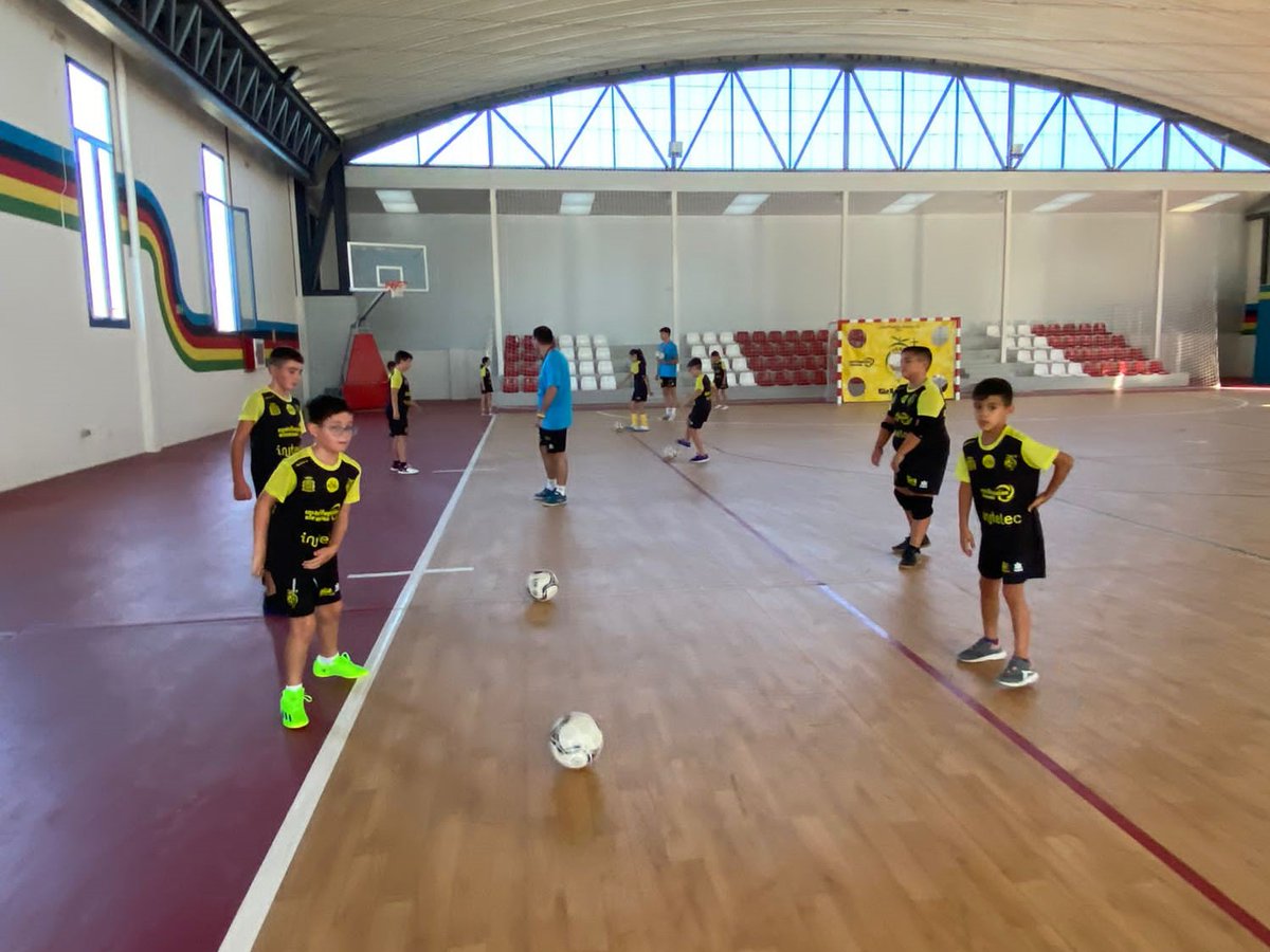 JaenFS's tweet photo. 👌 ¡Segunda jornada completada en Huesa! 

🌊 Hoy: fútbol sala y piscina para sumar experiencias en el campus de verano de @JaenFSplus

😀 ¡Mañana más!

#SomosJaén💛 https://t.co/t0fmsbSGSa